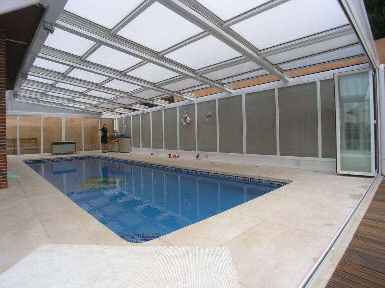 30. CERRAMIENTOS DE PISCINAS