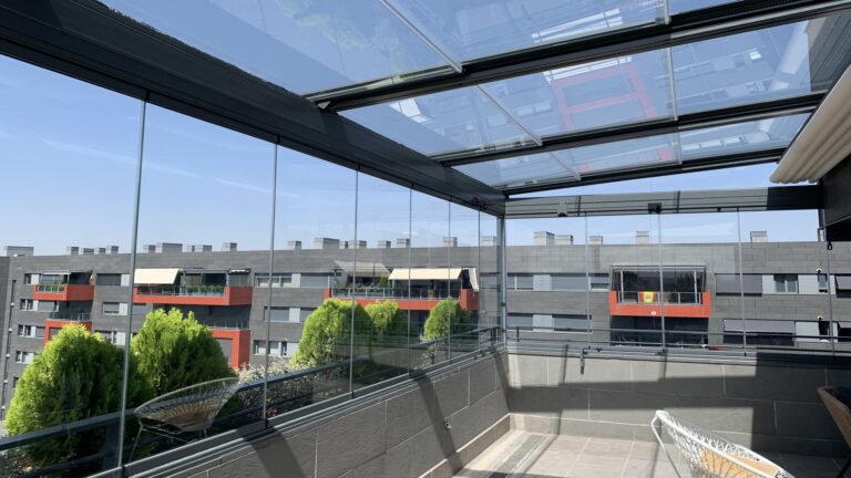 16.La solución para proteger tu terraza de las intemperies y de la suciedad sin perder luminosidad