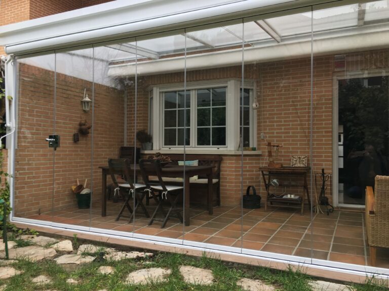 Cortinas de cristal para porches luminosidad y protección