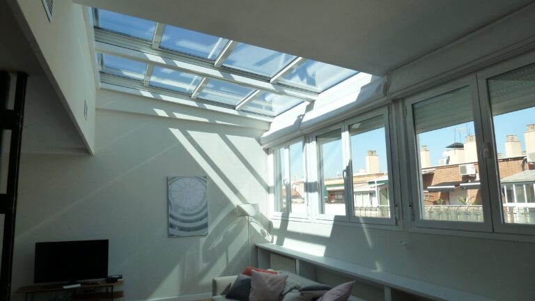 Techos móviles de cristal elegancia y práctica